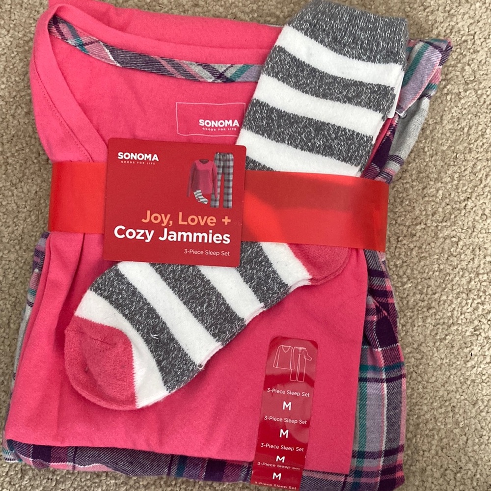 Cozy Sonoma Pyjamas, 3 piece sleep set. Perfect gift for Xmas, Cozy and Cute!